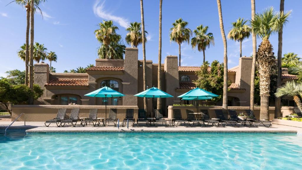 Bazén v ubytování Scottsdale Plaza Resort nebo v jeho okolí