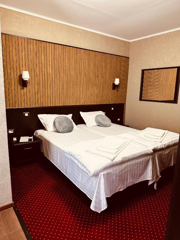 Postel nebo postele na pokoji v ubytování Nowad Hotel