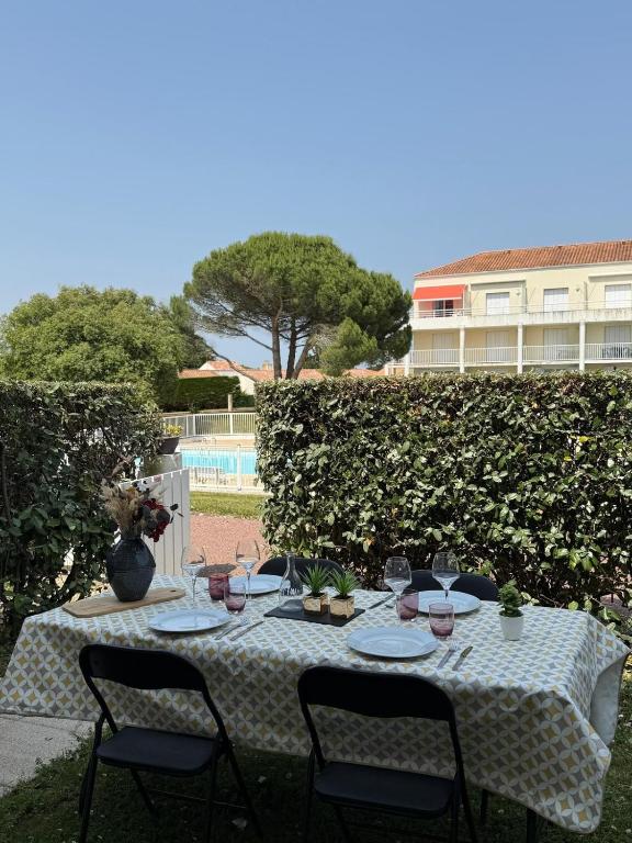 Appartement avec piscine commune - quartier Pironnière - 4 personnes