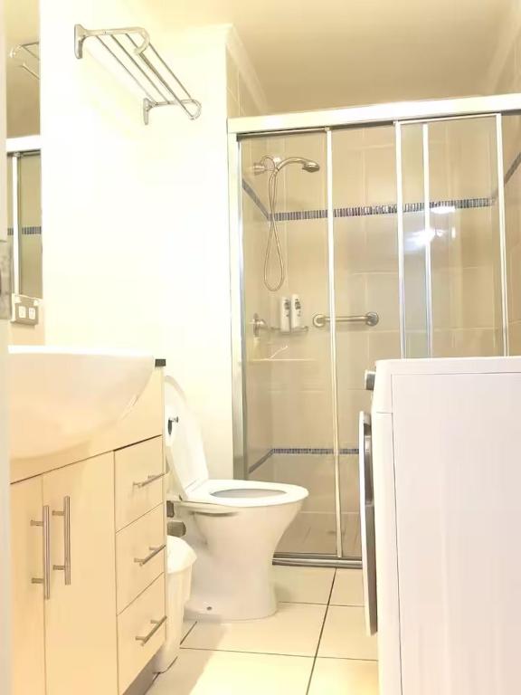 Koupelna v ubytování Park Regis Units Renew Best CBD, Top Value New Tile Floor