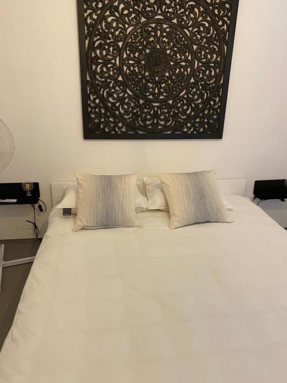 Posteľ alebo postele v izbe v ubytovaní Boutique apartment with beach within walking distance, near Tropea