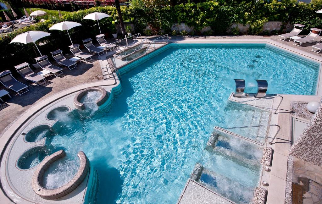 Výhled na bazén z ubytování Hotel Terme Formentin nebo okolí