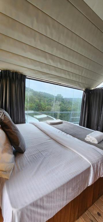 Postel nebo postele na pokoji v ubytování NYAST VALLEY RESORT, ARPORA