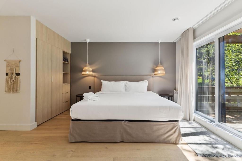 Postel nebo postele na pokoji v ubytování Suites du Lac Moore