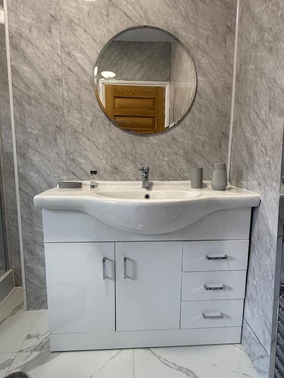 En-suite Rooms in beautiful Bournville Village - Resim 3