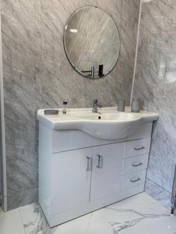 En-suite Rooms in beautiful Bournville Village - Resim 17