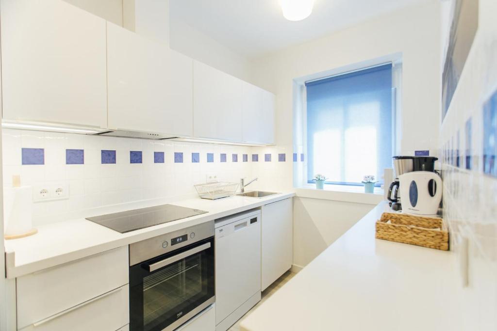 Kuchnia lub aneks kuchenny w obiekcie Colorful and diaphanous- 3Bd 1Bth - Peral