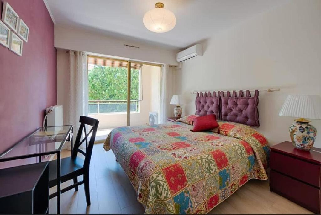 Posteľ alebo postele v izbe v ubytovaní LE CARDIFF avec grand balcon, piscine et parking, un fabuleux appartement familial en basse Californie