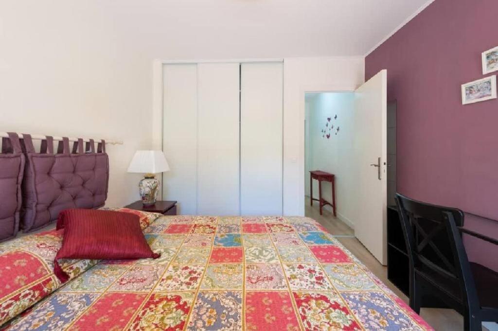 Posteľ alebo postele v izbe v ubytovaní LE CARDIFF avec grand balcon, piscine et parking, un fabuleux appartement familial en basse Californie