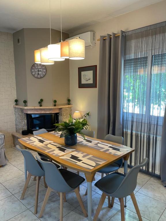 Zdjęcie z galerii obiektu Sozopoli Hawaii Beach House w mieście Sozopoli