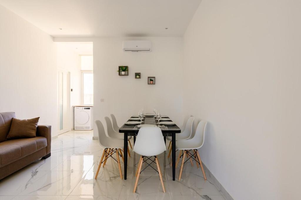 Posezení v ubytování F8 spacious flat Sliema
