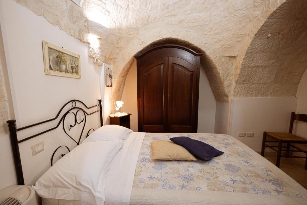 A bed or beds in a room at Quei Trulli Divini