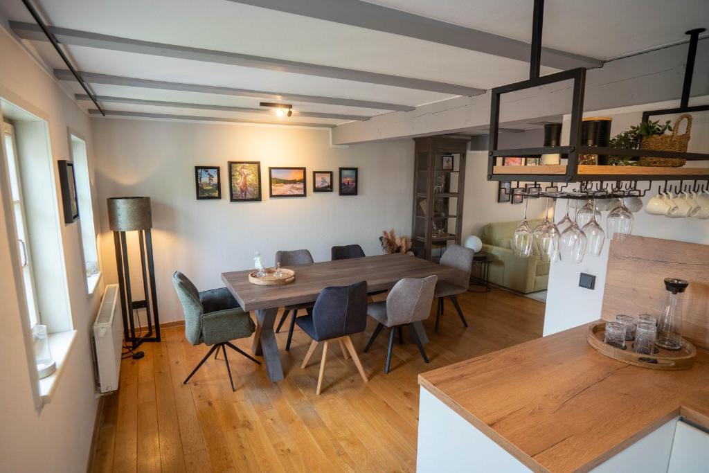 a kitchen and dining room with a table and chairs at Ferienhaus Schlossberg mit Infrarot-Kabine und Stellplatz in Quedlinburg