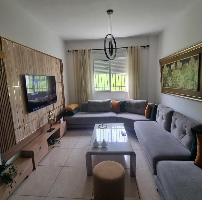 TV a/nebo společenská místnost v ubytování beautiful apartment in tanger beach