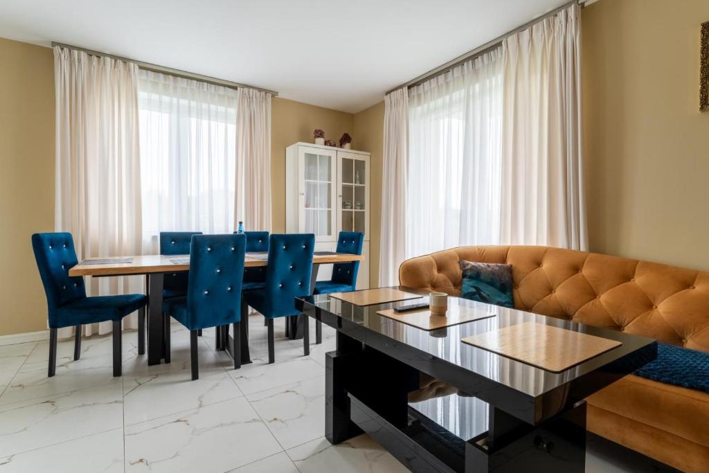 Χώρος καθιστικού στο Apartament All Saint's - blisko Chojnik, ogród, miejsce na rowery, ogrodzony dla zwierząt
