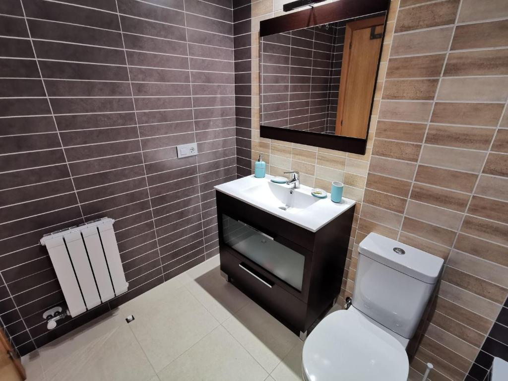 Kúpeľňa v ubytovaní Apartamento ideal en Llançà: Terraza, parking y cerca de la playa - ES-89-87
