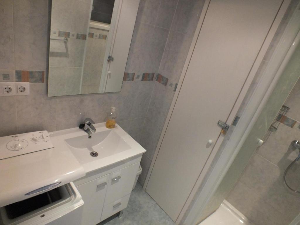 Koupelna v ubytování Hermoso apartamento renovado para 4 pers. con parking privado en Roses - ES-204-11
