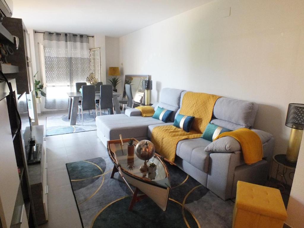 Posedenie v ubytovaní Bonito apartamento de 2 habitaciones en Roses con estacionamiento, aire acondicionado, cerca del centro y de la playa - ES-204-46