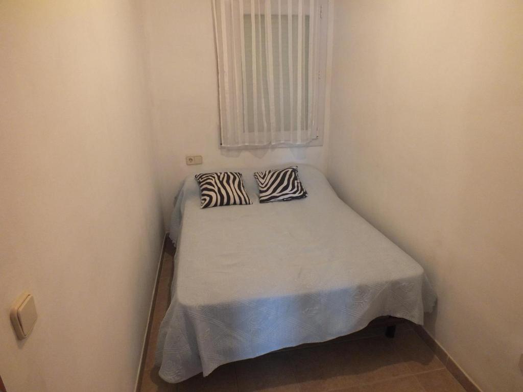 Postel nebo postele na pokoji v ubytování Apartamento para 6 personas con piscina, a 700m de la playa - ES-204-14