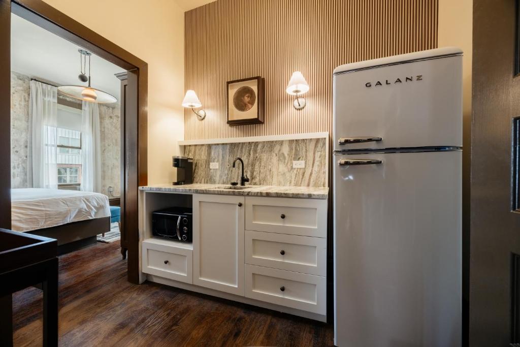 Hotel Pontotoc - King Studio