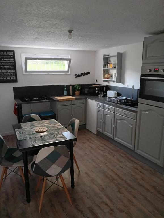 Dapur atau dapur kecil di Appartement 2 pieces à venansault