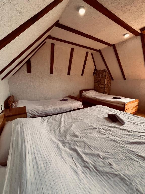 Postel nebo postele na pokoji v ubytování Tara Hideout
