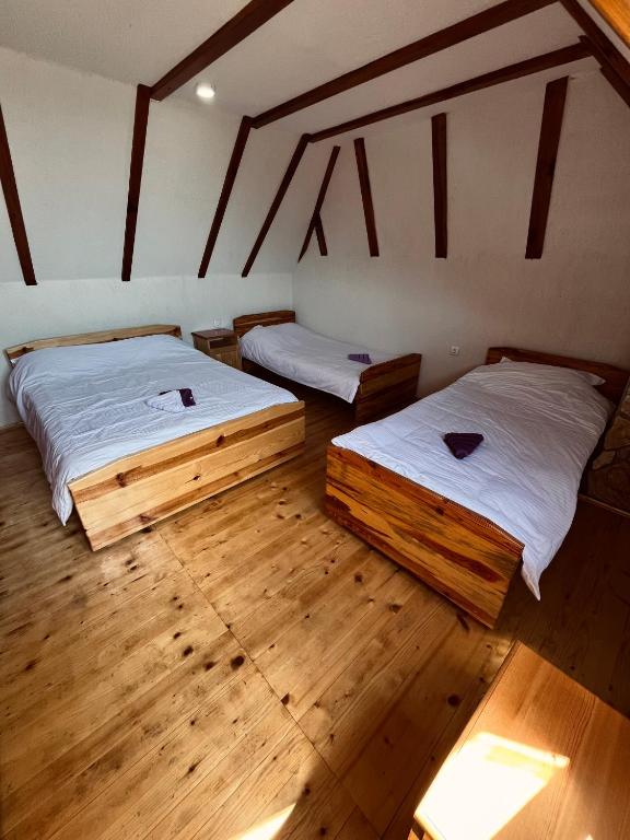 Postel nebo postele na pokoji v ubytování Tara Hideout