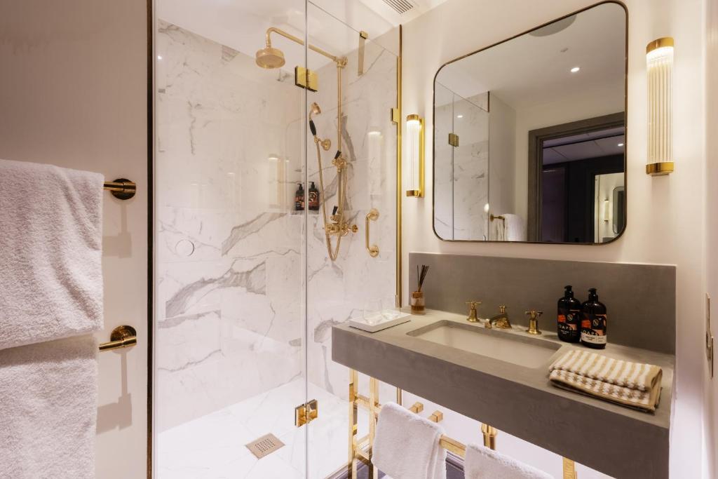 Hart Shoreditch Hotel London, Curio Collection by Hilton - Resim 9