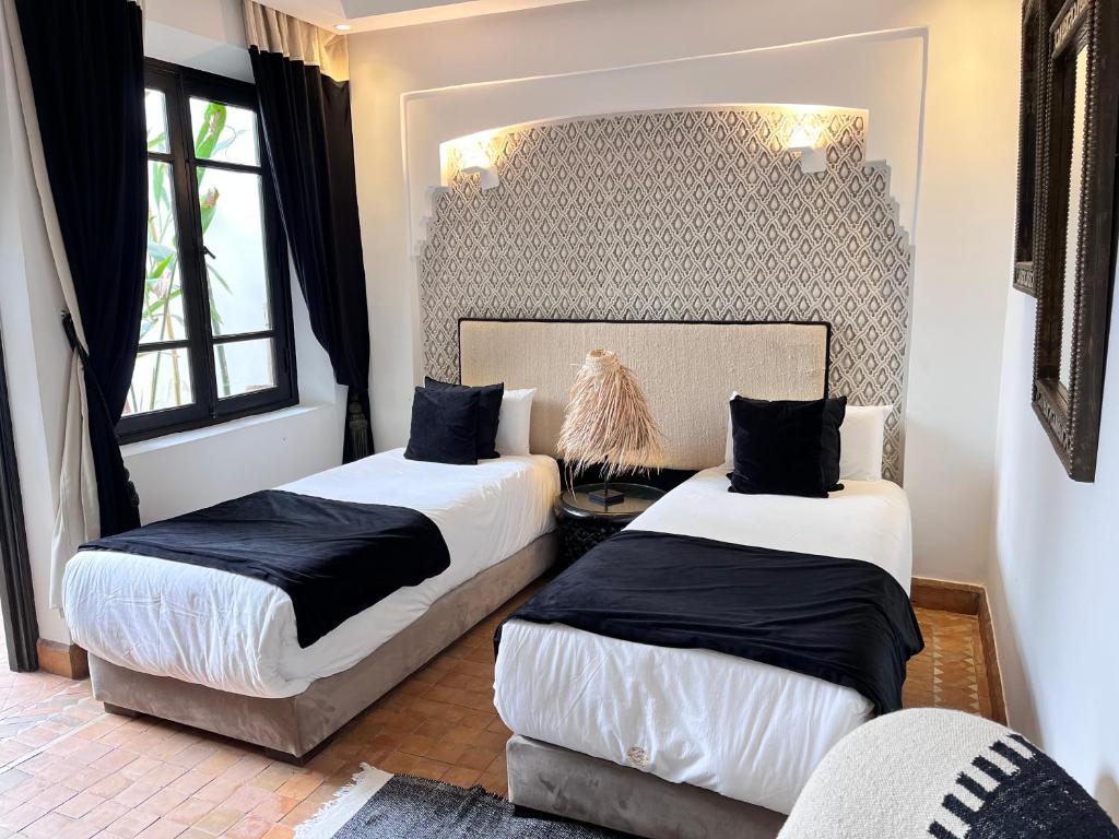 Postel nebo postele na pokoji v ubytování Riad Al Rimal & Spa