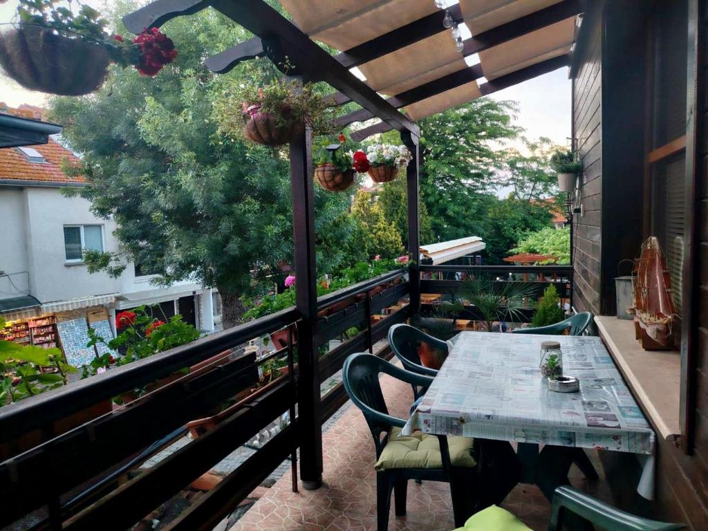 Balkón nebo terasa v ubytování Guest House Juja
