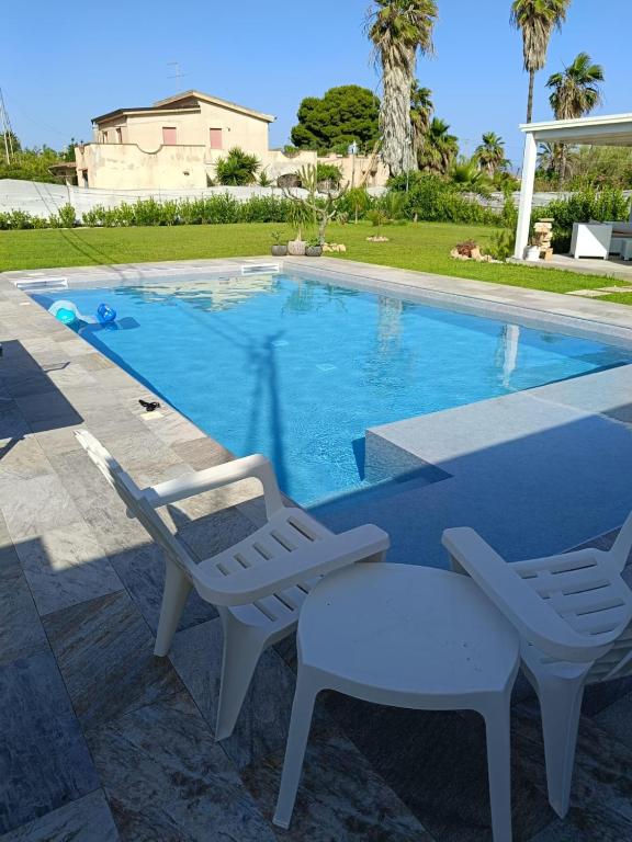 Bazén v ubytovaní Casa Vacanze Reginotte alebo v jeho blízkosti