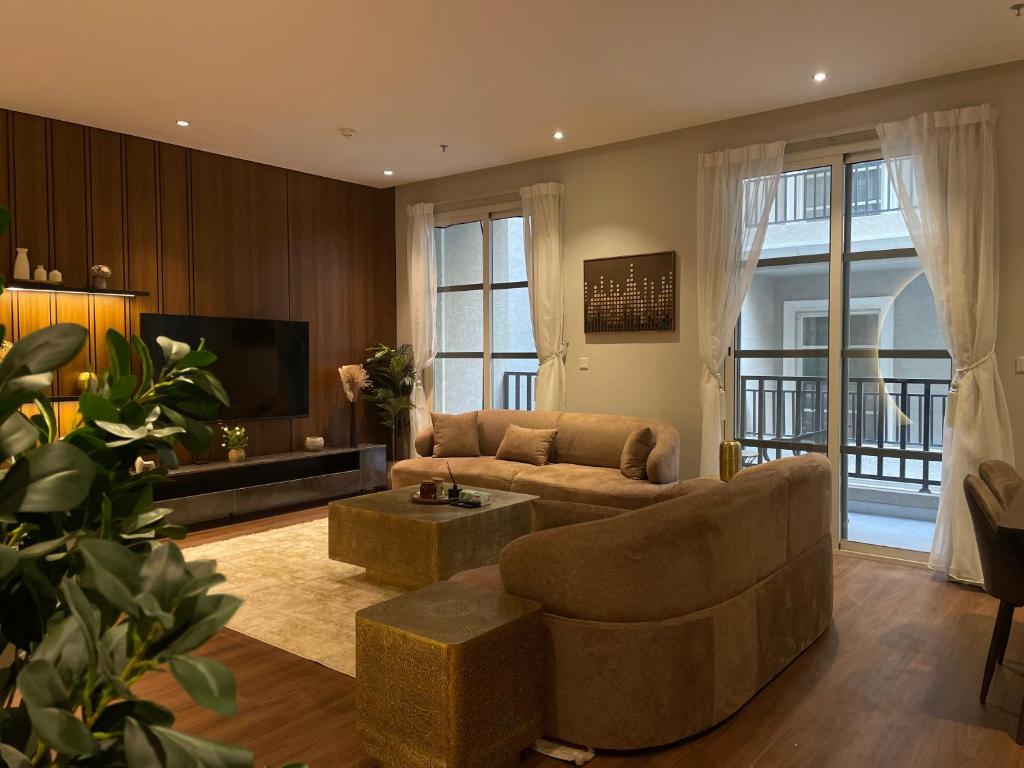 Posezení v ubytování luxury apartment AL Majdiah Residence M,Hittin,Boulevard, البوليفارد