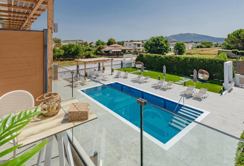 White Canvas Boutique Studios - 1