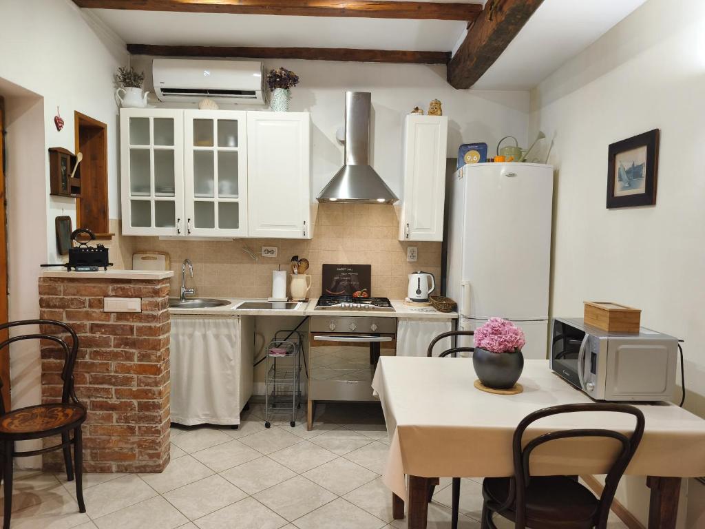 Kuchyň nebo kuchyňský kout v ubytování Guesthouse Trogir Proto-Free parking