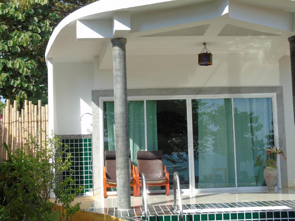 Yao Yai Beach Resort - 10