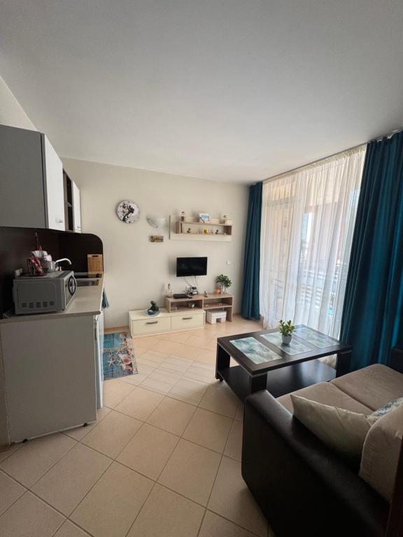 TV a/nebo společenská místnost v ubytování Apartment Nani -Sunny beach