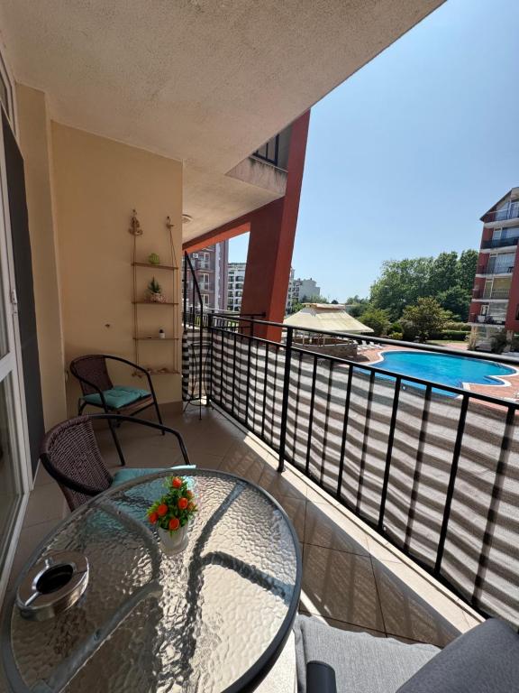 Bazén v ubytování Apartment Nani -Sunny beach nebo v jeho okolí