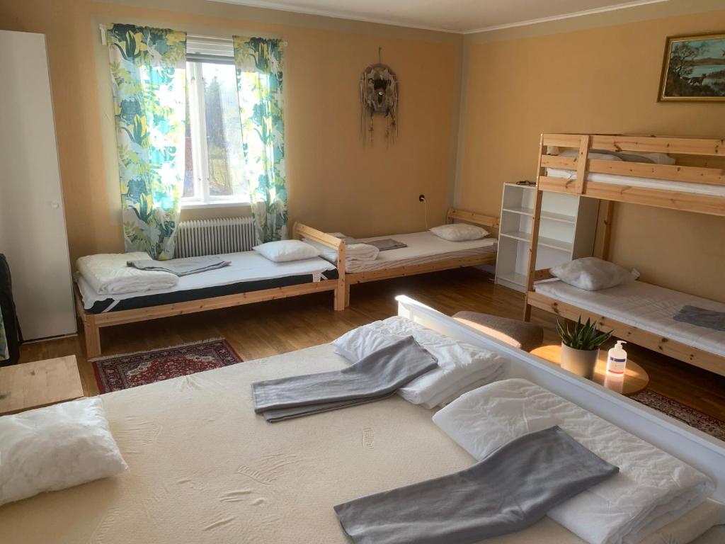Postel nebo postele na pokoji v ubytování Vandrarhem Solgården