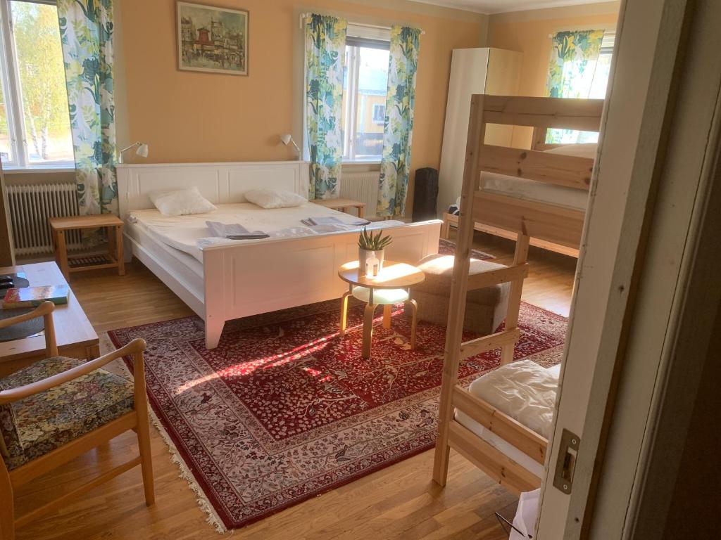 Postel nebo postele na pokoji v ubytování Vandrarhem Solgården