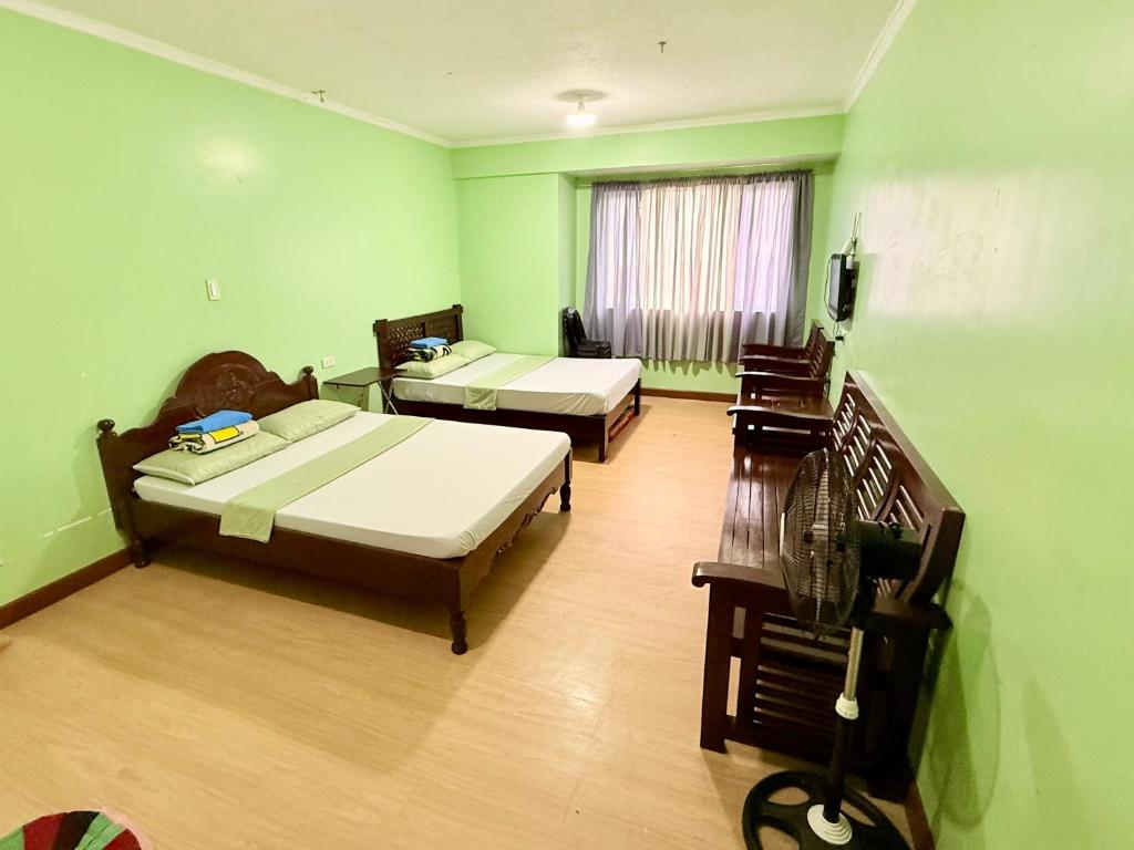Postel nebo postele na pokoji v ubytování Albergo Hotel - Studio Condo Unit - Baguio Transient