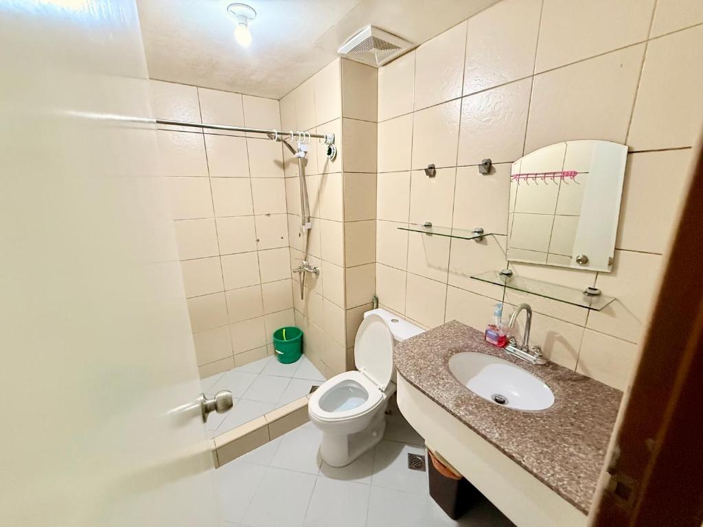 Koupelna v ubytování Albergo Hotel - Studio Condo Unit - Baguio Transient