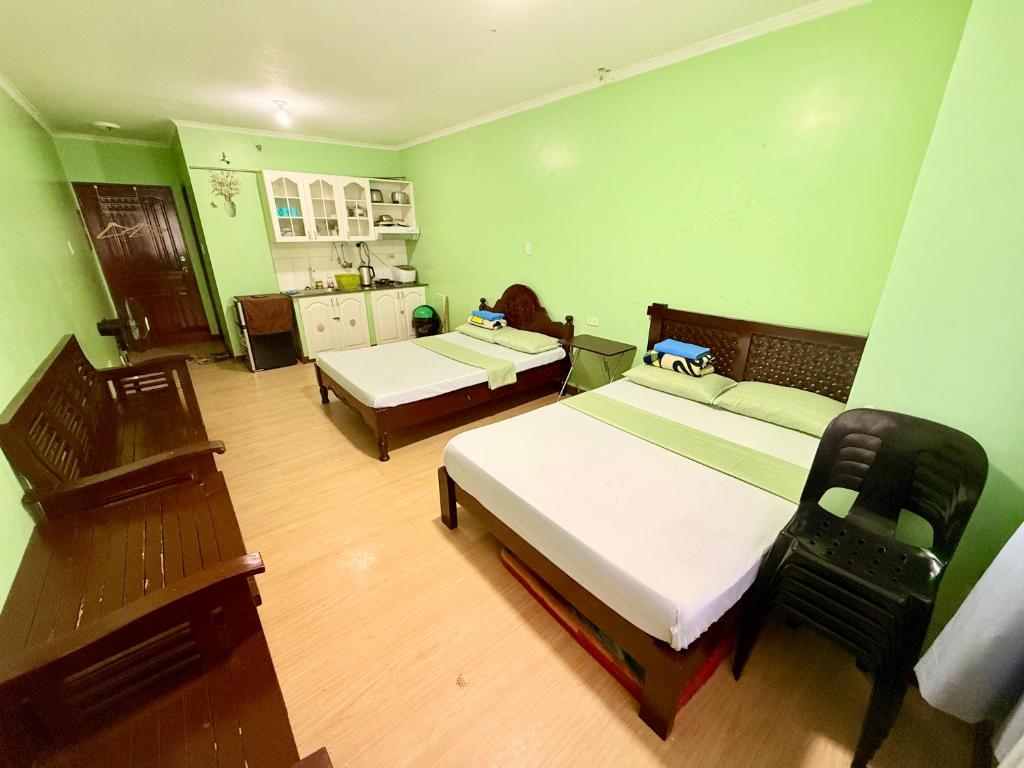 Postel nebo postele na pokoji v ubytování Albergo Hotel - Studio Condo Unit - Baguio Transient