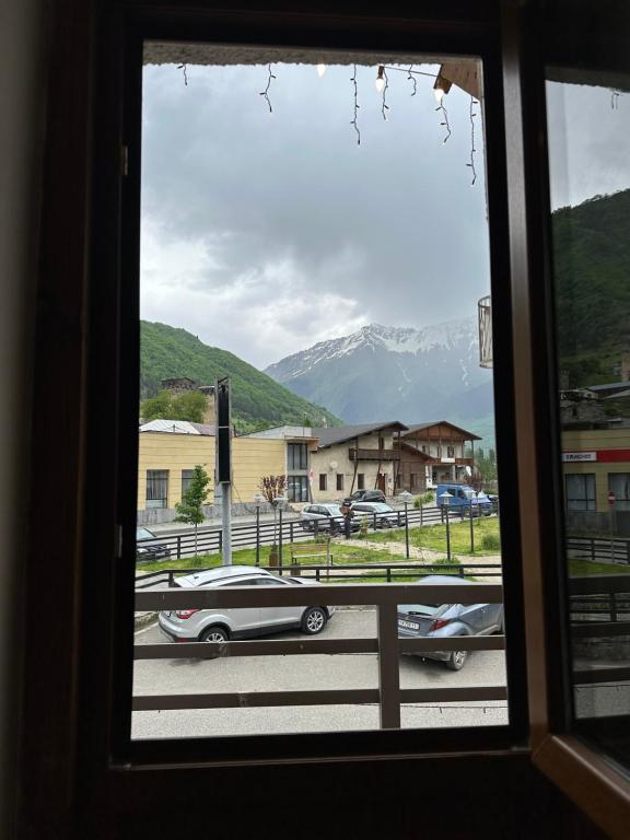 Nespecifikovaný výhled na hory nebo výhled na hory při pohledu z hotelu