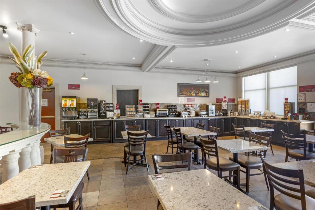 Best Western Plus Travel Hotel Toronto Airport - Resim 12