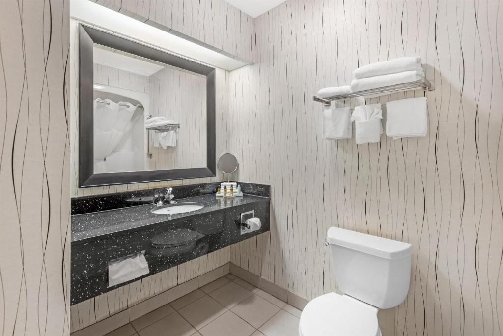 Best Western Plus Travel Hotel Toronto Airport - Resim 35