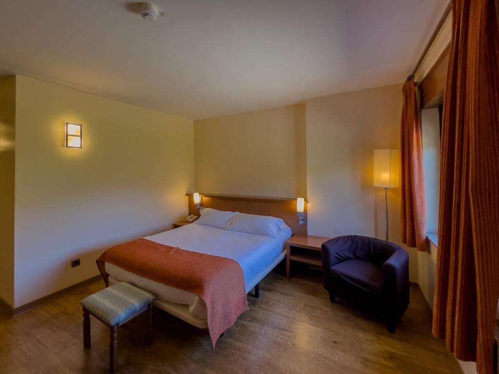 Postel nebo postele na pokoji v ubytování Hotel Don Pepe Lago de Sanabria