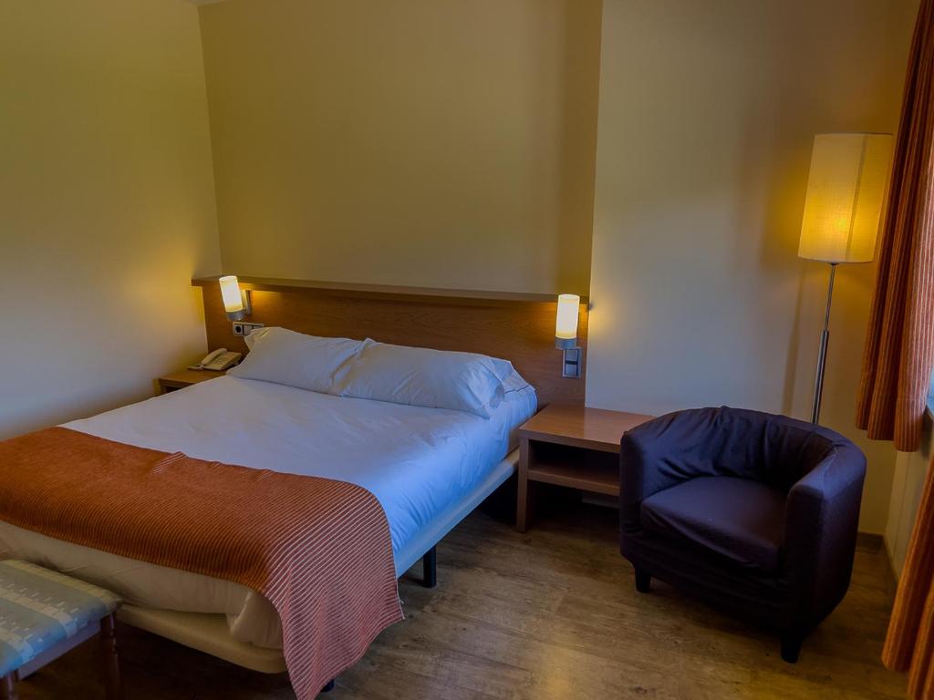 Postel nebo postele na pokoji v ubytování Hotel Don Pepe Lago de Sanabria