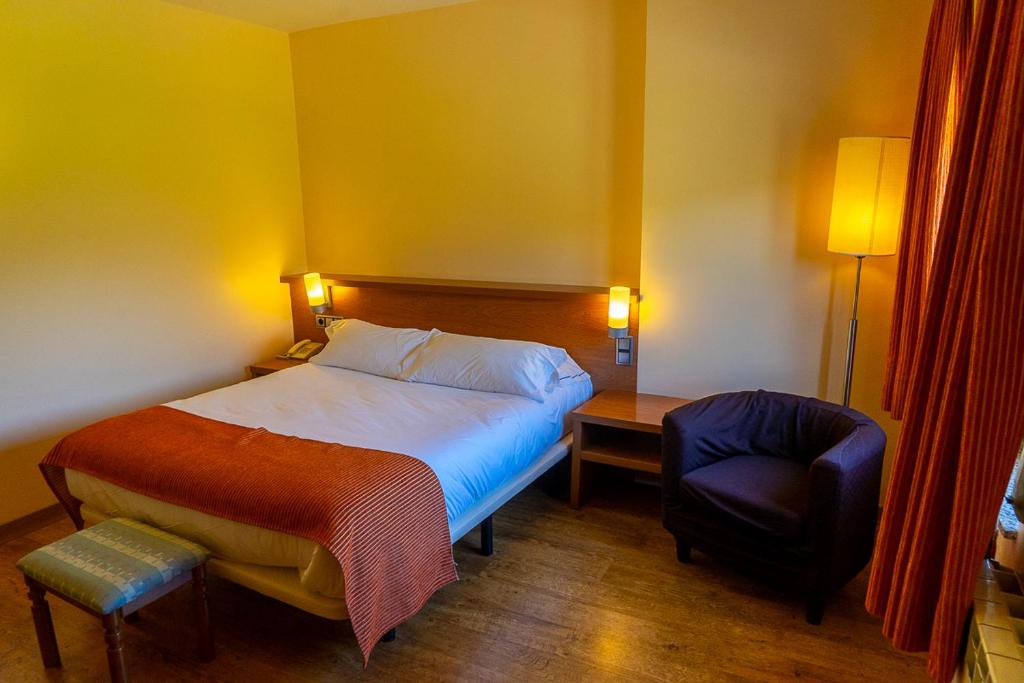 Postel nebo postele na pokoji v ubytování Hotel Don Pepe Lago de Sanabria