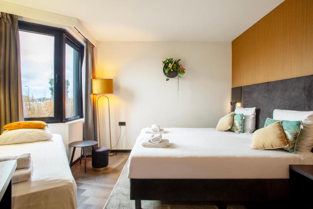 Postel nebo postele na pokoji v ubytování Hotel Lowietje Lisse - Keukenhof