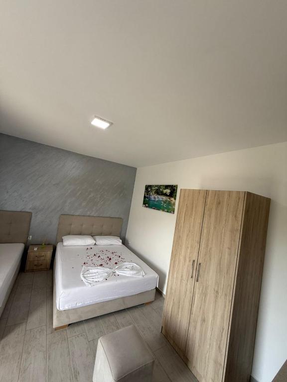 House Xhipi